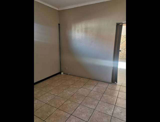 1 BEDROOM FLAT TO LET IN VAALPARK